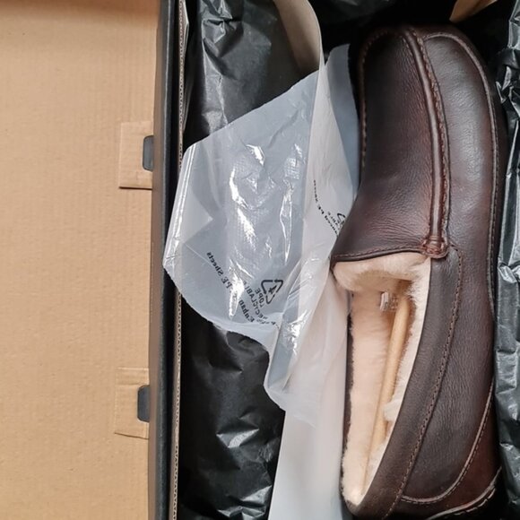 UGG Ascot Men's Slipper - Picture 2 of 3